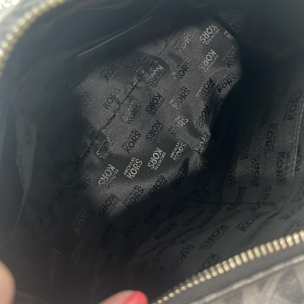 Pre-loved, in great condition MK purse - Picture 6 of 12